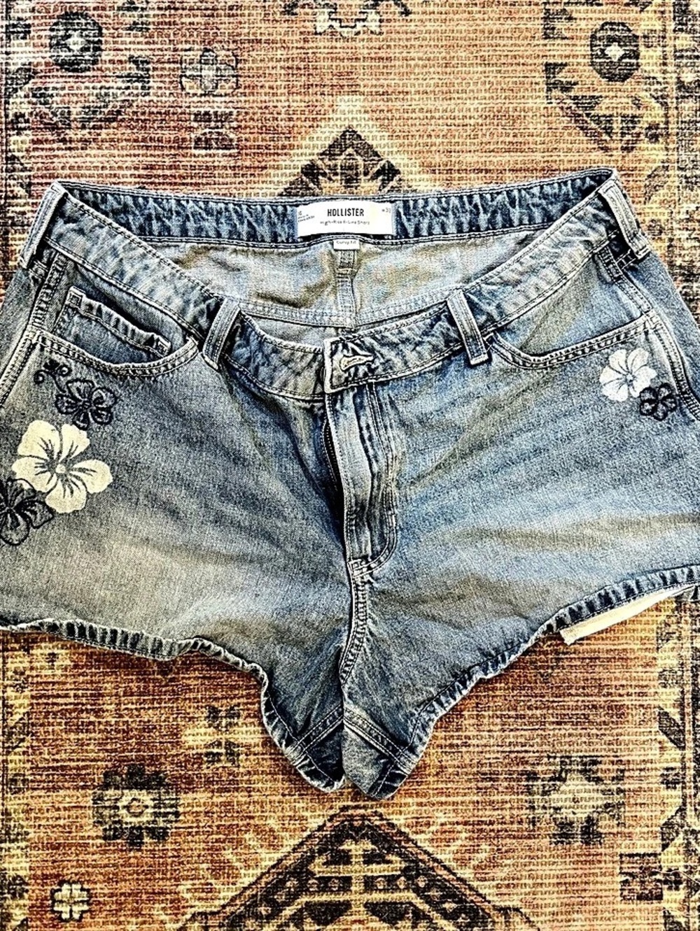 Hollister High-Rise A-Line Short Curvy Fit Floral Jean Shorts Waist W33